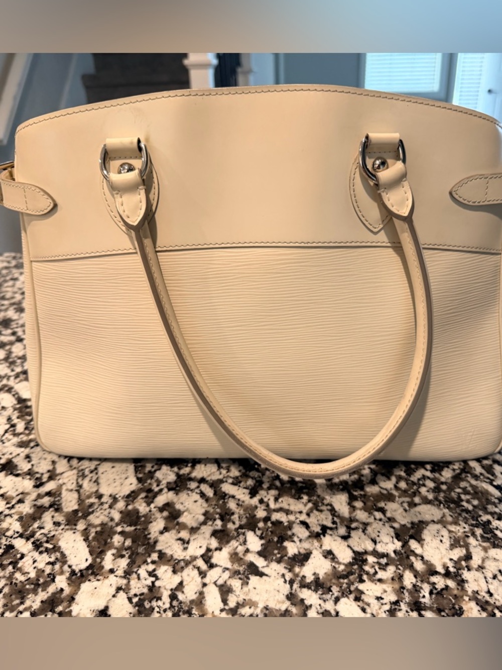 Louis Vuitton Epi Passy-Elegant Cream Leather Tote Bag - Classic Women's Handbag